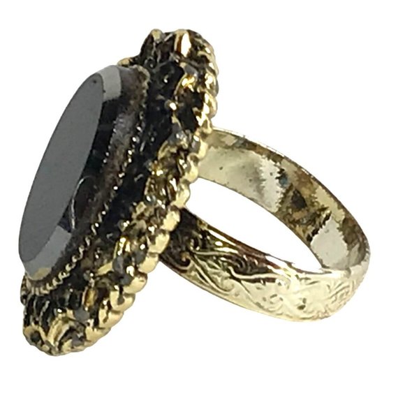 Antiqued Gold Tone Adjustable Filagree Cocktail Ring with Oval Black Onyx Stone - Picture 4 of 4